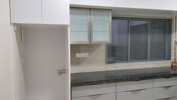 Room in 3 BHK Apartment at Oberoi Exquisite Goregaon, Goregaon East – for Rent