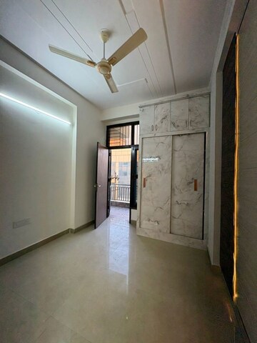 Room in 2 BHK Builder Floor at Kamras Apartment, Indrapuram – for Rent