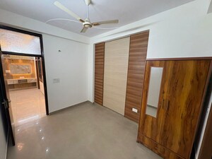 Room in 2 BHK Builder Floor at Kamras Apartment, Indrapuram – for Rent