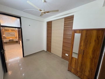 Room in 2 BHK Builder Floor at Kamras Apartment, Indrapuram – for Rent