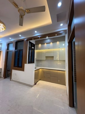 Building Lobby in 2 BHK Builder Floor at Kamras Apartment, Indrapuram – for Rent