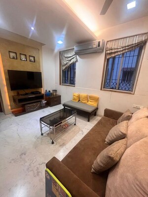 Living Room in 2.5 BHK Apartment at Grandeur Tower, Borivali East – for Sale