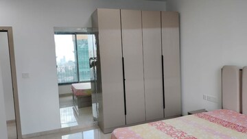 Room in 5 BHK Apartment at Oberoi Realty Esquire, Goregaon East – for Sale
