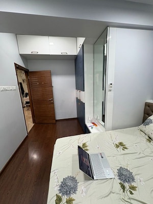 Team Area in 4 BHK Apartment at Thakur Jewel Tower, Kandivali East – for Rent