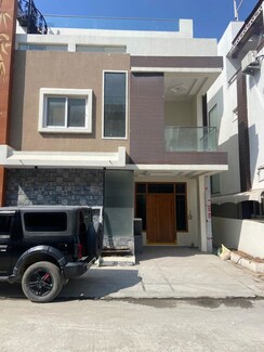 4 BHK + Servant Room Villa For Rent in SNR Golden Crest
