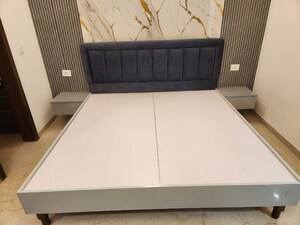 Room in 3 BHK Apartment at Smart World Orchard, Sector 61 – for Rent