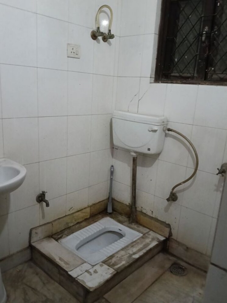 Bathroom, saket 2 Bedroom 850 Sq.Ft. Builder Floor In Saket Delhi 9870644