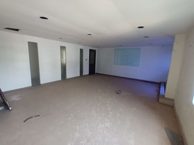 Room, chalikavattom Commercial Office Space 3500 Sq.Ft. In Chalikavattom Kochi 9870668