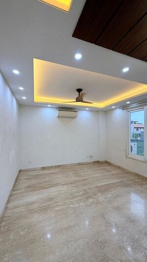 Room in 3 BHK Apartment at Hauz Khas – for Rent