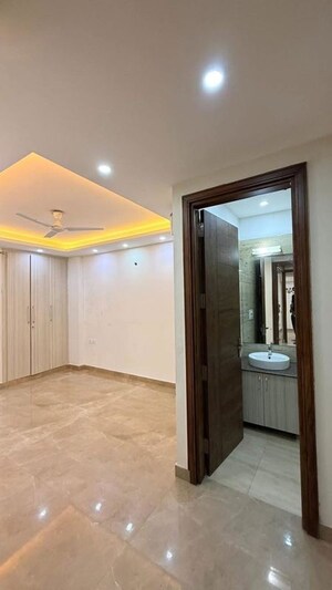 Room in 3 BHK Apartment at Hauz Khas – for Rent