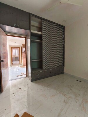 Room in 2 BHK Apartment at Kondapur – for Rent