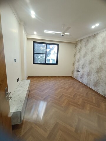 Room in 4 BHK Builder Floor at Ansal API Esencia, Sector 67 – for Rent