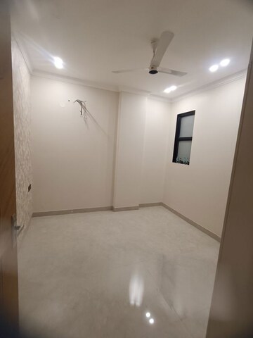 Room in 4 BHK Builder Floor at Ansal API Esencia, Sector 67 – for Rent