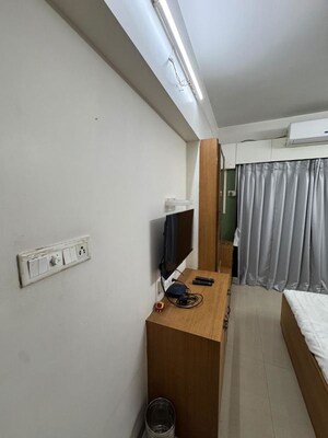 Team Area in 3 BHK Apartment at Gujrati CHS, Vile Parle East – for Rent