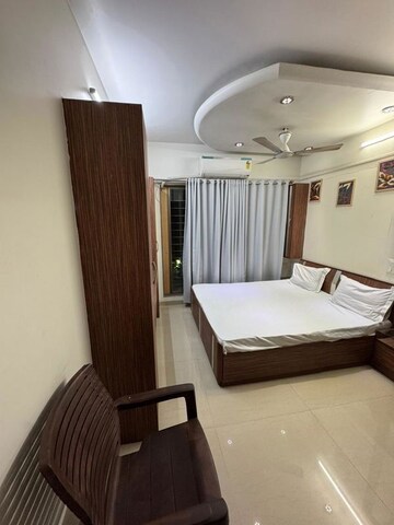 Team Area in 3 BHK Apartment at Gujrati CHS, Vile Parle East – for Rent