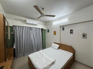 Team Area in 3 BHK Apartment at Gujrati CHS, Vile Parle East – for Rent