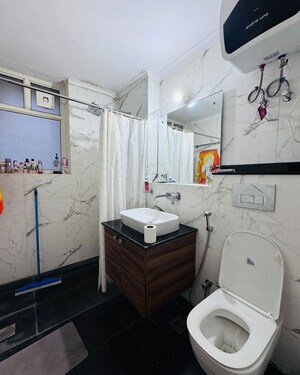 Team Area in 3 BHK Apartment at Lake View Bandra, Bandra West – for Rent