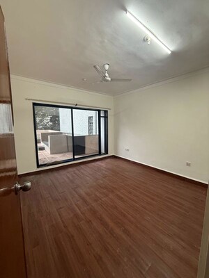 Room in 3.5 BHK Apartment at Kumar Presidency, Koregaon Park – for Sale