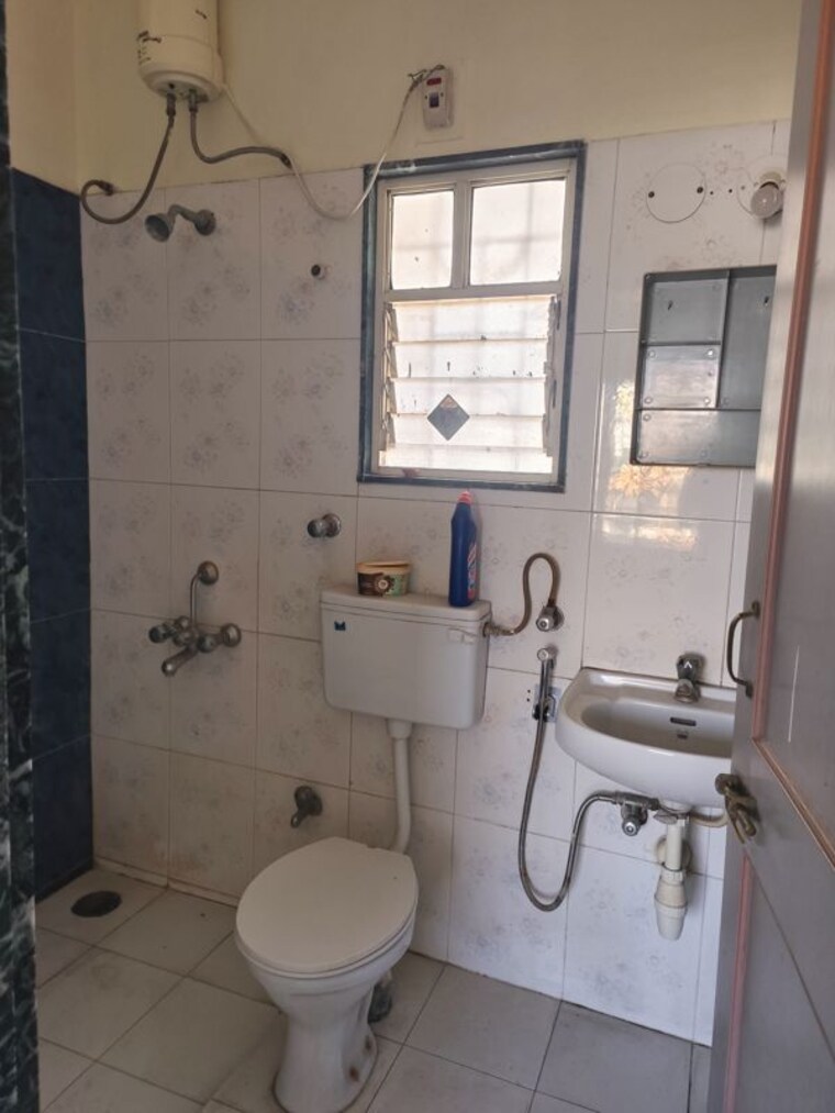 Bathroom, sollanaa-apartment 2 Bedroom 800 Sq.Ft. Apartment In Thergaon Pune 9870777