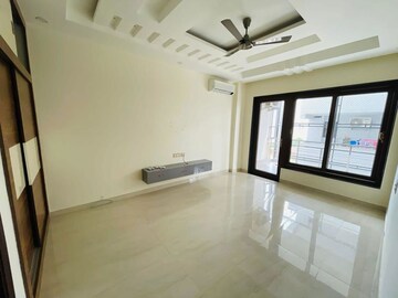 Room in 4 BHK Builder Floor at Ansal API Esencia, Sector 67 – for Rent