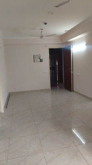 Room in 2 BHK Apartment at Migsun Ultimo, Omicron Iii Greater Noida – for Rent
