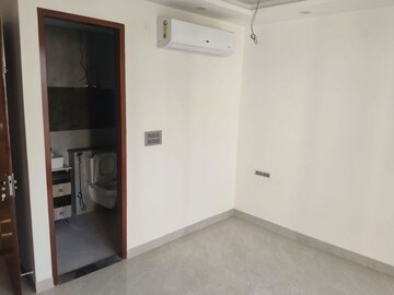 Room in 3 BHK Builder Floor at Ansal API Esencia, Sector 67 – for Rent