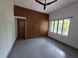 Room in 4 BHK Independent House at Kalyan Nagar – for Rent