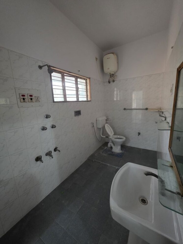Bathroom, kalyan nagar 4 Bedroom 2400 Sq.Ft. Independent House In Kalyan Nagar Bangalore 9870833