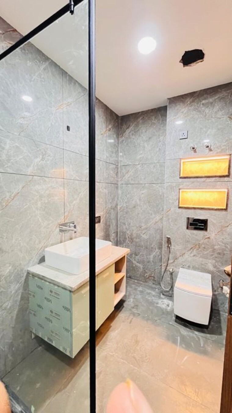 Attached Bathroom, bptp-green-oaks 3 Bedroom 180 Sq.Yd. Builder Floor In Sector 70a Gurgaon 9870851