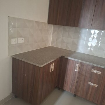 Kitchen in 2.5 BHK Apartment at RG Luxury Homes, Tech Zone Greater Noida – for Rent