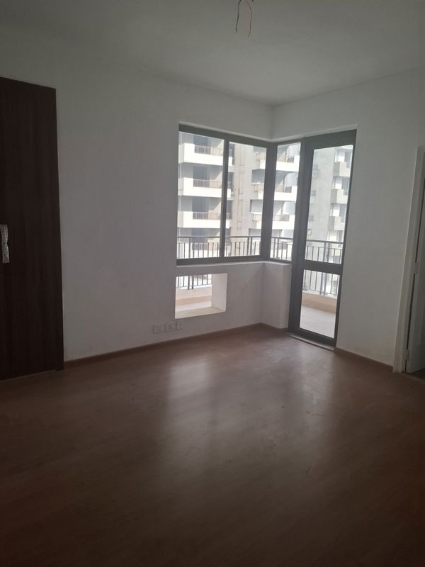 2.5 BHK + Study Room Apartment For Rent in RG Luxury Homes