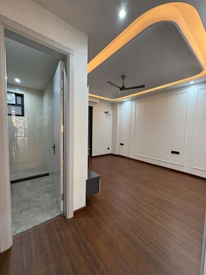 Building Lobby in 3 BHK Builder Floor at BPTP Green Oaks, Sector 70a – for Sale