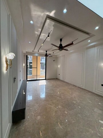 Kitchen in 3 BHK Builder Floor at BPTP Green Oaks, Sector 70a – for Sale