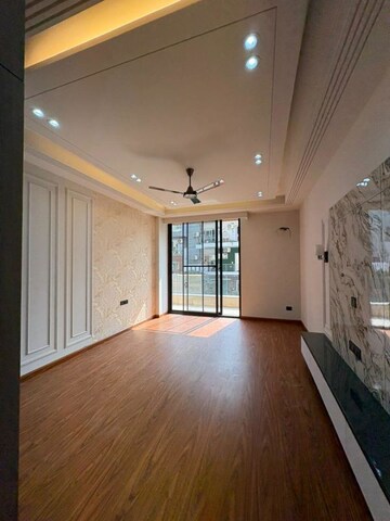 Room in 3 BHK Builder Floor at BPTP Green Oaks, Sector 70a – for Sale