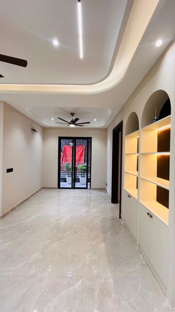 Building Lobby in 3 BHK Builder Floor at BPTP Green Oaks, Sector 70a – for Sale