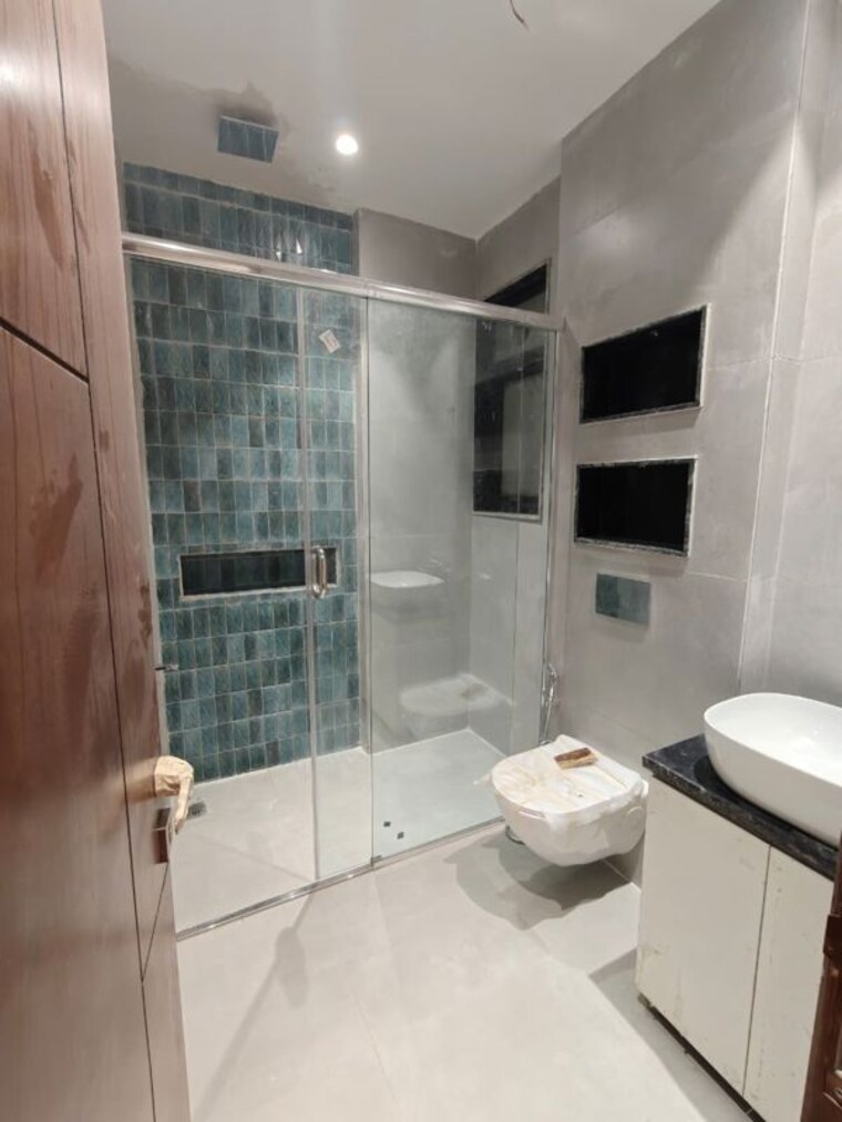 Bathroom, bptp-green-oaks 3 Bedroom 180 Sq.Ft. Builder Floor In Sector 70a Gurgaon 9870879