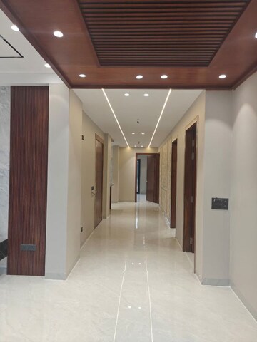 Building Lobby in 3 BHK Builder Floor at BPTP Green Oaks, Sector 70a – for Sale