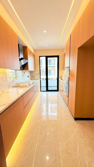 Building Lobby in 3 BHK Builder Floor at BPTP Green Oaks, Sector 70a – for Sale