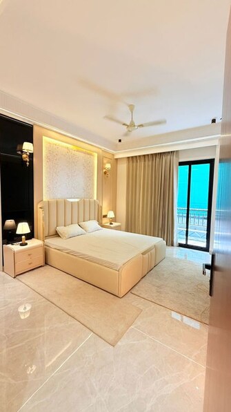 3 BHK + Servant Room 180 Sq.Yd. Builder Floor in BPTP Green Oaks