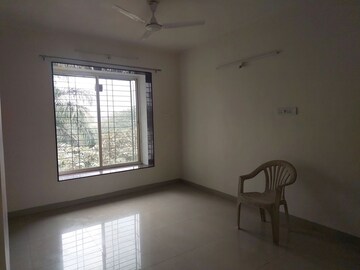 Room in 3.5 BHK Apartment at Venkatesh Flora Phase II, Mundhwa – for Rent