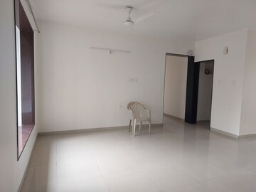 Room in 3.5 BHK Apartment at Venkatesh Flora Phase II, Mundhwa – for Rent