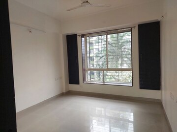 Room in 3.5 BHK Apartment at Venkatesh Flora Phase II, Mundhwa – for Rent