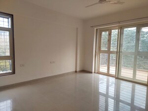 Room in 3.5 BHK Apartment at Venkatesh Flora Phase II, Mundhwa – for Rent