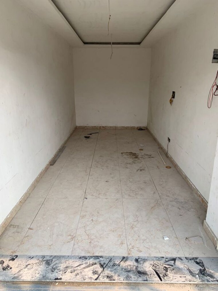 Room, modipuram Commercial Shop 198 Sq.Ft. In Modipuram Meerut 9870951