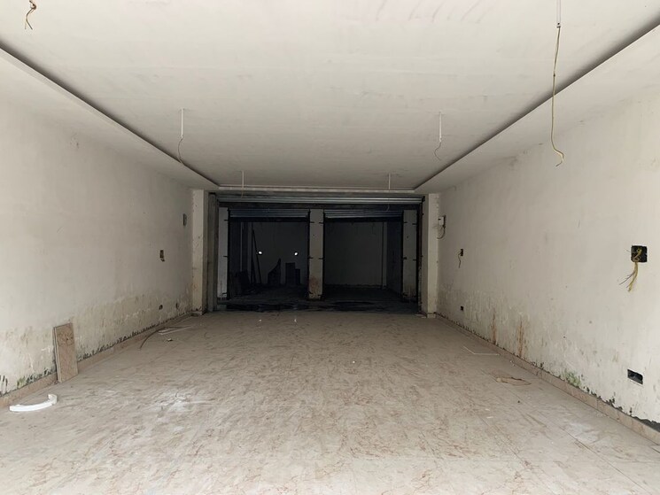 Room, modipuram Commercial Shop 198 Sq.Ft. In Modipuram Meerut 9870951