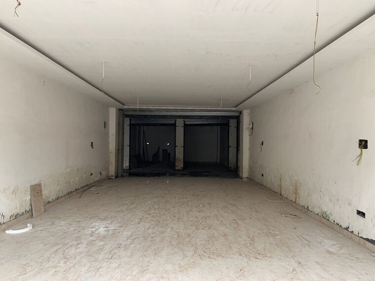 Room, modipuram Commercial Shop 198 Sq.Ft. In Modipuram Meerut 9870951
