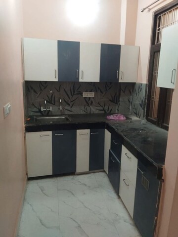 Kitchen in 2.5 BHK Apartment at Gomti Nagar – for Rent