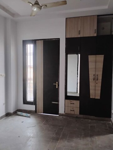 Room in 2.5 BHK Apartment at Gomti Nagar – for Rent