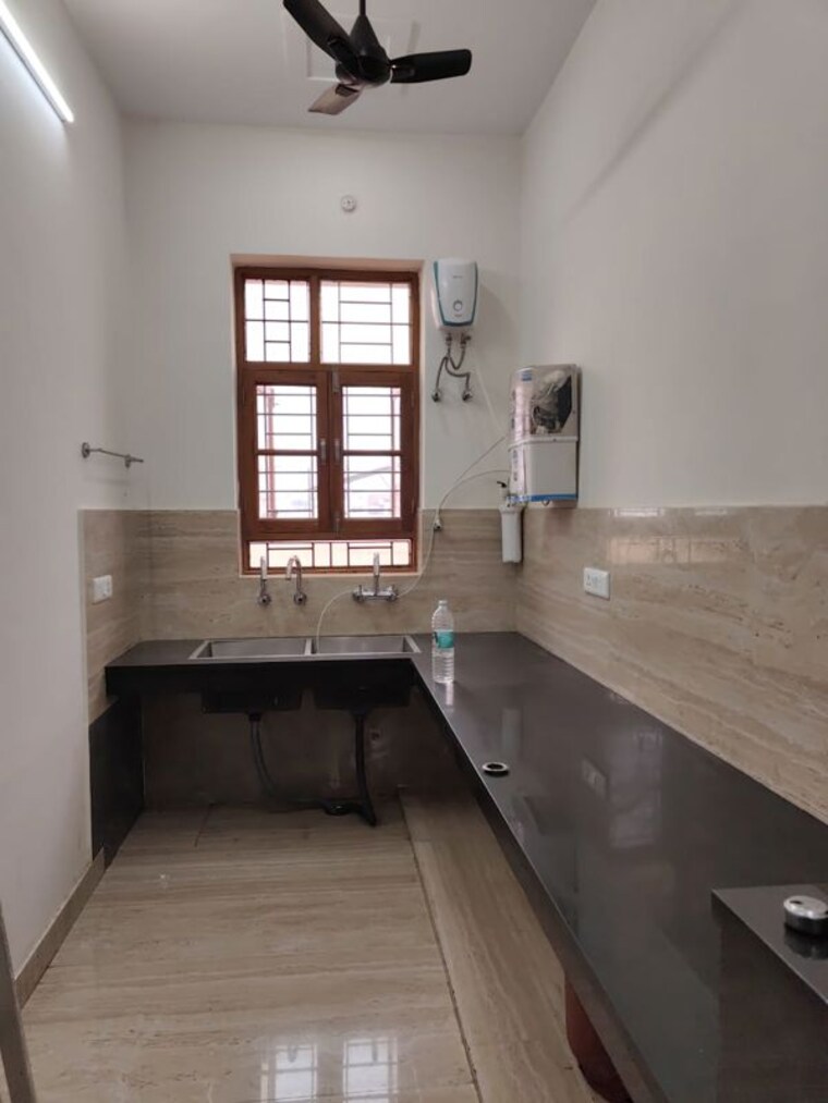 Kitchen, gomti nagar 2.5 Bedroom 1250 Sq.Ft. Apartment In Gomti Nagar Lucknow 9870953