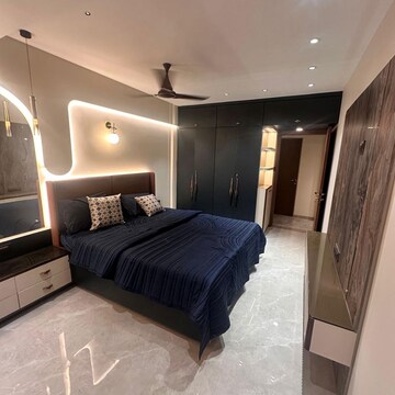 Bedroom in 2 BHK Apartment at Versova – for Rent